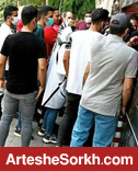 تجمع هواداران پرسپولیس مقابل بانک شهر